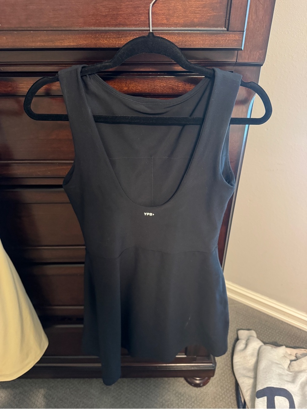 Abercrombie & Fitch Black Sleeveless Scoop-Neck Mini Dress - Picture 2 of 3